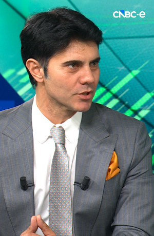 Berk Dinçtürk'ten çarpıcı analiz: "Gerçek bir savaş değil, kontrollü bir oyun"