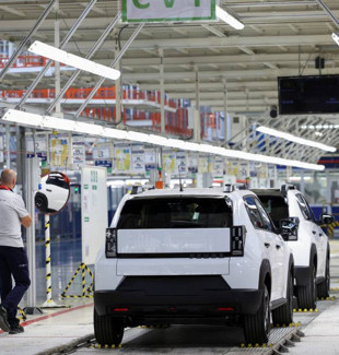 Stellantis, yangın riski nedeniyle 700 bin aracı geri çağırıyor