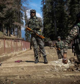 Hindistan Pakistan'a yönelik askeri operasyon başlattı