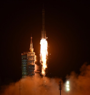 Çin uzay istasyonunda 7 saatlik uzay yürüyüşü