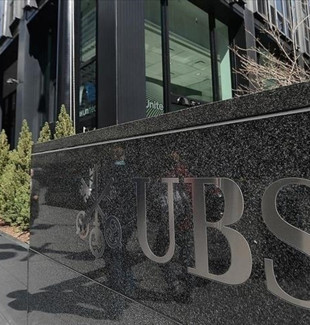 Dev banka altın tahminini yukarı yönlü revize etti: “Uzun pozisyonumuzu koruyoruz”