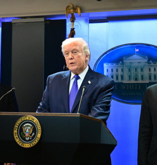 Trump'tan yeni hamle: "Yüzde 10 küresel tarife 5 ay boyunca uygulanacak"