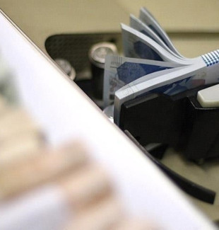 Bankalarda mevduat azaldı, kredi hacmi büyüdü