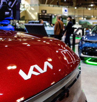 Dev otomobil üreticisinden geri adım: Yazılım araçları 1 yıl ertelendi