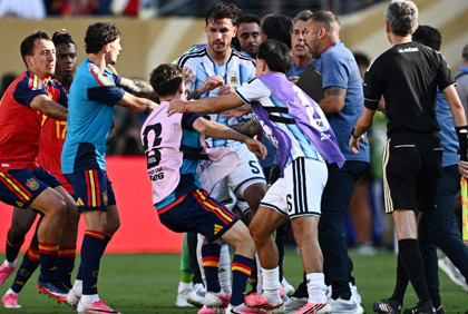 FIFA soruşturma başlattı: Dünya Kupası final maçı sonrası sahada yaşanan olaylar mercek altında