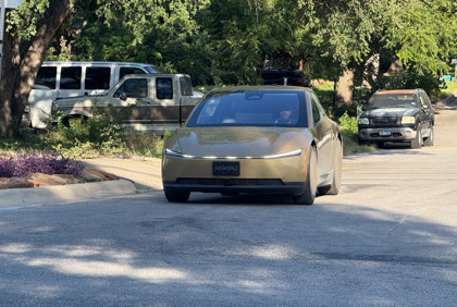 Tesla Cybercab'ler Houston'da ortaya çıktı: Robotaksi için geri sayım mı?