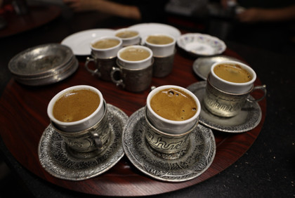 Turistlerin yeni gözdesi 391 yıllık kahvehanenin önünde kuyruk: İşte sırrı!