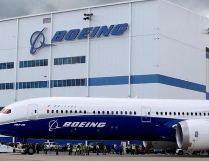 Boeing 2 binden fazla çalışanını işten çıkaracak