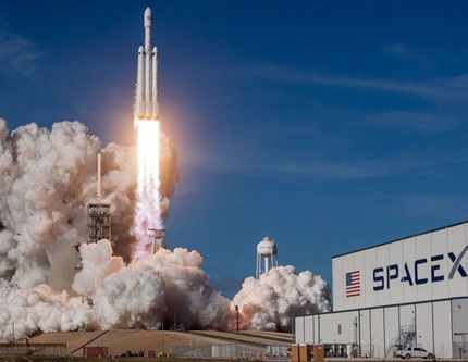 NASA, Ay misyonu için SpaceX'i gözden çıkardı