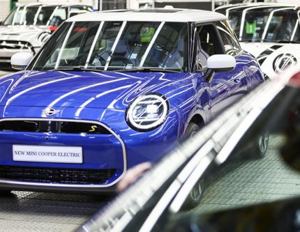 BMW’den elektrikli Mini için fren: Talep azalınca 600 milyon sterlinlik yatırım askıya alındı