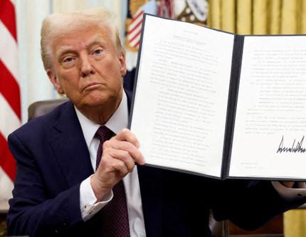 ABD Başkanı Trump, otomobil ithalatına yüzde 25 gümrük tarifesi açıkladı