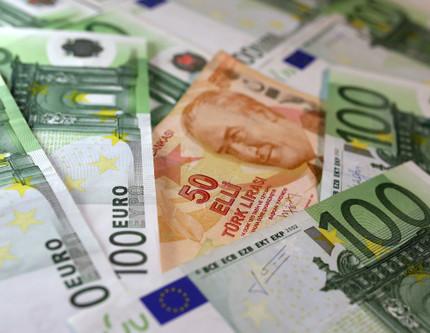 Euro ilk kez 40 lirayı aştı