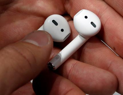 Apple, AirPods’a canlı çeviri özelliği ekleyecek