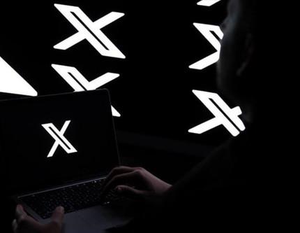 X'ten Hindistan'a sansür davası