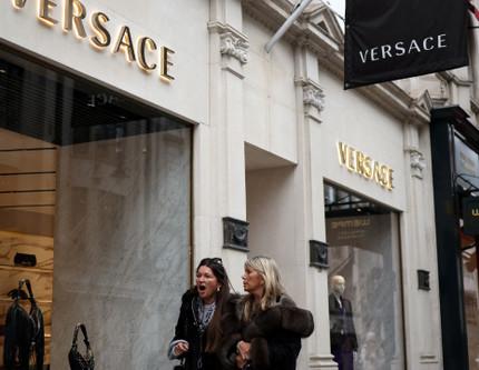 Prada, Versace'yi 1,25 milyar Euro'ya satın alıyor