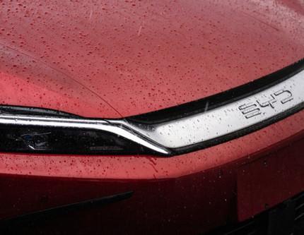BYD, Türkiye’de dört koldan büyüyor: SEAL U satış lideri, hibritte pazarın yarısı BYD, yıl sonuna kadar SEALION 7 ve ATTO 2 geliyor