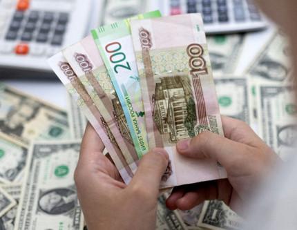 İstanbul’daki barış müzakerelerine piyasa tepkisi: Dolar karşısında ruble düşüşte