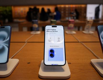 Trump, Apple'ı tehdit etti: Yüzde 25'lik tarife korkusu, 70 milyor dolarlık hisse eritti