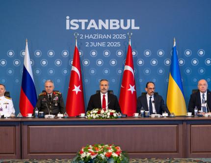 İstanbul barış müzakereleri: Türkiye-Rusya-Ukrayna üçlü toplantısı başladı