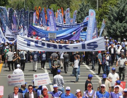 TÜRK-İŞ, Hazine ve Maliye Bakanlığı önünde miting yaptı