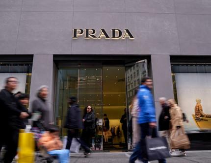 Versace hamlesi ve zorlu piyasa döneminde Prada'da CEO değişimi