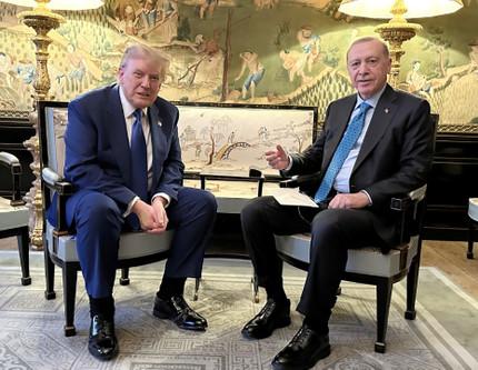 Cumhurbaşkanı Erdoğan, NATO Zirvesi'nde Trump ile bir araya geldi