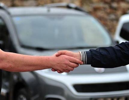 İkinci el oto satışındaki 6 ay-6 bin km kuralı ve ilan kısıtlamasının süresi uzatıldı
