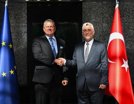 Bakan Bolat: AB vize süreçlerini hızlandıracak yeni bir sistem kuruyor