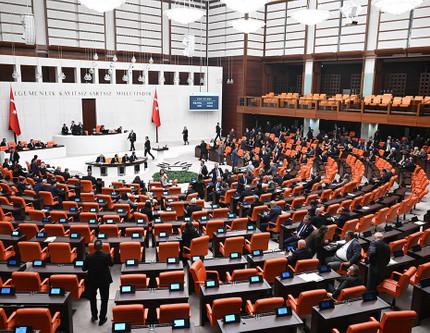 Döviz ve altın işlemlerine izin şartı, ÖTV ve KDV’ye yeni düzenleme: Yeni yasa TBMM'den geçti