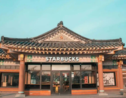 Starbucks’ın ofis gibi kullanılmasına önlem: Bir ülkede masaüstü bilgisayar, yazıcı, uzatma kablosu ve masa bölmesi yasaklandı