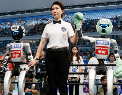 Çin'de Dünya İnsansı Robot Oyunları: 500’den fazla robot atletizmden futbola, dans gösterilerinden kick boksa hünerlerini sergiledi