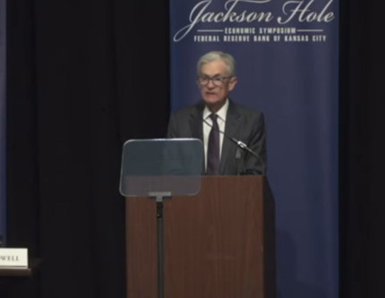 Fed Başkanı Powell’dan faiz indirimi sinyali: Risk dengesi değişiyor