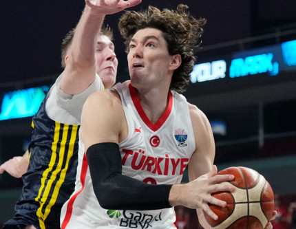 12 Dev Adam çeyrek finalde