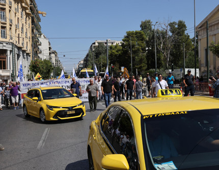 Yunanistan'da taksi şoförlerinden protesto