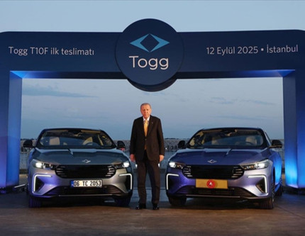 Togg'un yeni modeli T10F'nin ilk teslimatı Cumhurbaşkanı Erdoğan'a yapıldı