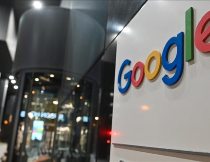 Google yayın devleriyle masaya oturuyor: Yapay zeka için telif ödeyecek