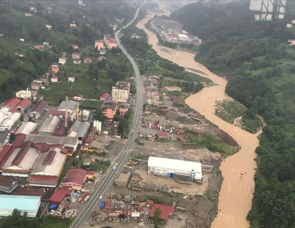 Rize’yi sağanak vurdu: Dereler taştı, Ayder yolu kapandı