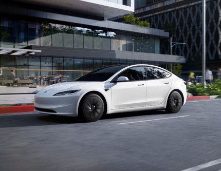 Uygun fiyatlı değil, 'biraz daha az pahalı': Tesla'dan beklenen halk elektriklisi yine gelmedi