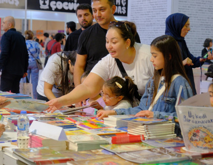 Diyarbakır’da Kitap Şöleni Başladı: Diyarbakır Kitap Fuarı Kapılarını Ziyaretçilere Açtı