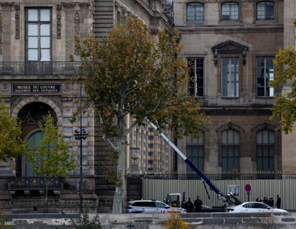 'Mücevherlerinizi sessizce taşır': Louvre soygununda kullanılan vinç firması ve Ikea'dan reklam