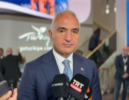 Bakan Ersoy: "Turizmde 64 milyar dolara emin adımlarla gidiyoruz"