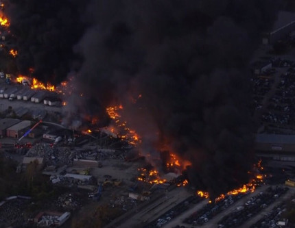 ABD’de kargo uçağı dehşeti: 340 km hızla binalara çarptı, en az 7 ölü