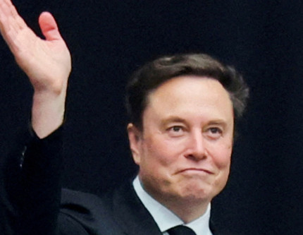 Tesla hissedarları onayı verdi: Dünyanın ilk trilyoneri Elon Musk oldu