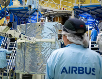 Ay istasyonuna giden yol tamamlanıyor: Airbus, Orion modülünü NASA’ya teslim etti