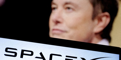 Elon Musk'tan yapay zeka yarışı iddiası: "SpaceX 6 ayda zirveye çıkabilir"