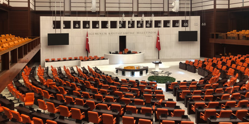 En düşük emekli aylığı düzenlemesi Meclis'ten geçti