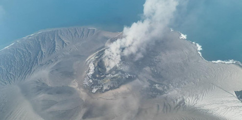 Anak Krakatau patladı! 150 bin yolcu mahsur kaldı, 712 uçuş iptal edildi