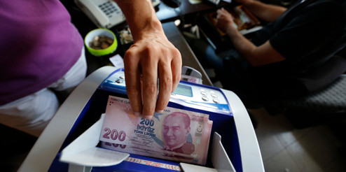 Merkez indirmedi ama bankalar indirdi: Mevduat faizi oranları düştü