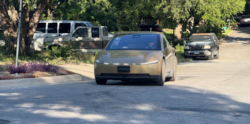 Tesla Cybercab'ler Houston'da ortaya çıktı: Robotaksi için geri sayım mı?