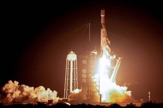 SpaceX roketi Ay'a çarpacak: Saatte 8 bin 700 kilometre hızla geliyor - Resim: 1